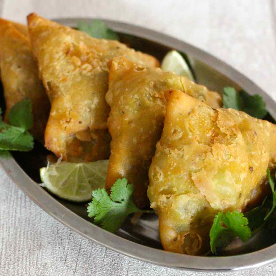 Golden crispy vegetable samosa